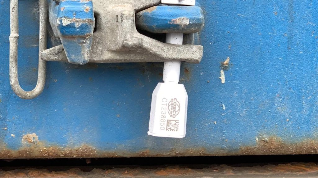 Hình ảnh container thang máy GLARIE nhập khẩu nguyên kiện chưa mở khóa.