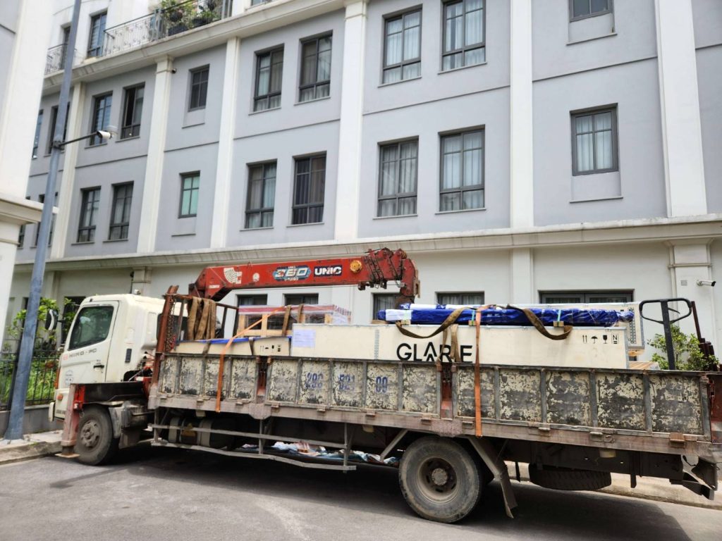 Vận chuyển thang máy GLARIE nguyên đai, niêm phong an toàn đến công trình The Manor